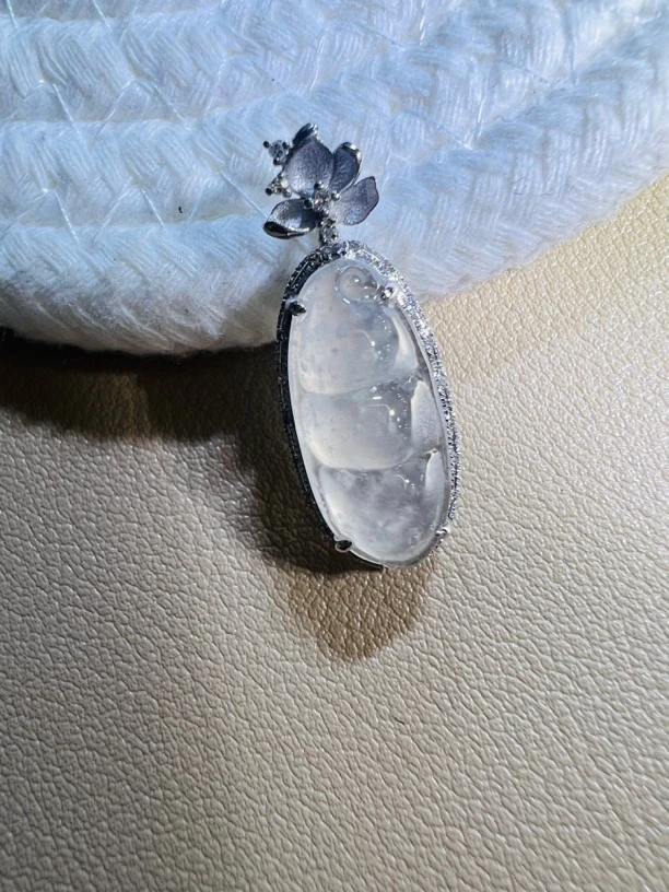 天然缅甸A货翡翠（高冰大豆子26.5/10.0/7.2)