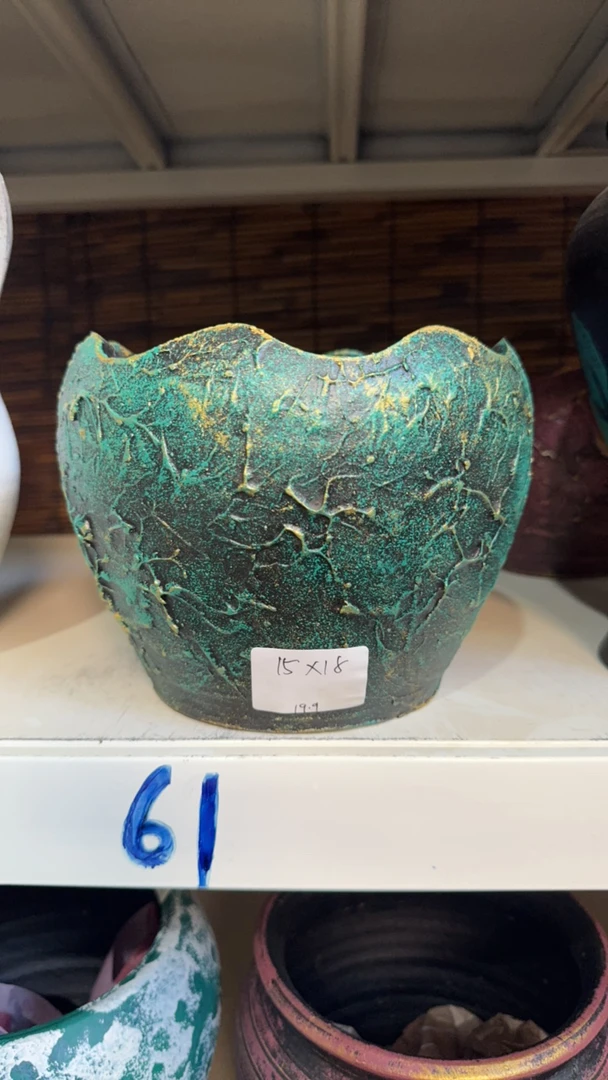蛋壳款花盆带孔浮雕绿色15*18