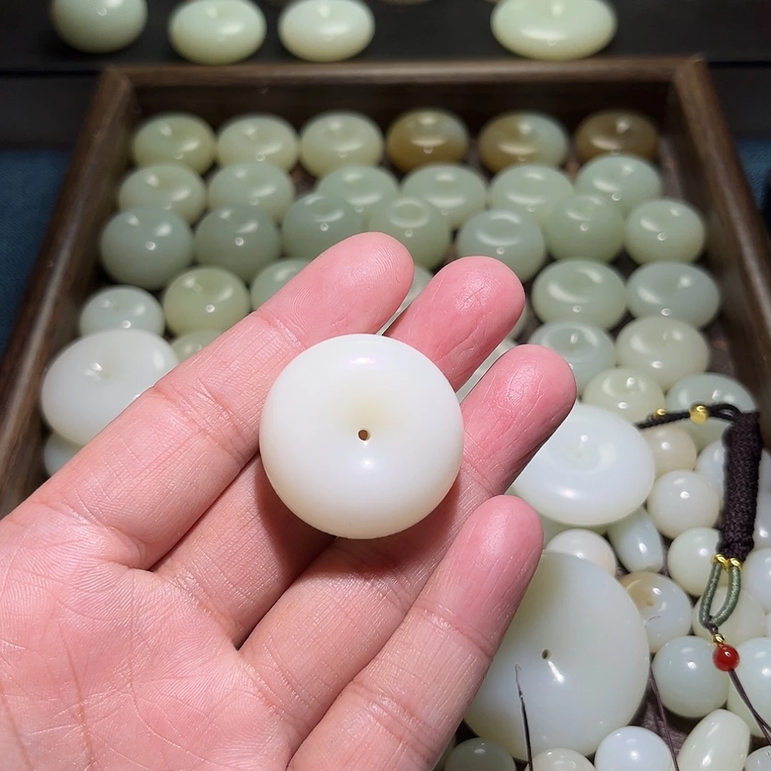 松***和田玉未镶嵌颈饰