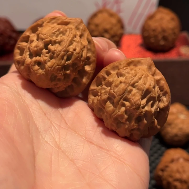 吊坠文玩核桃梨木台