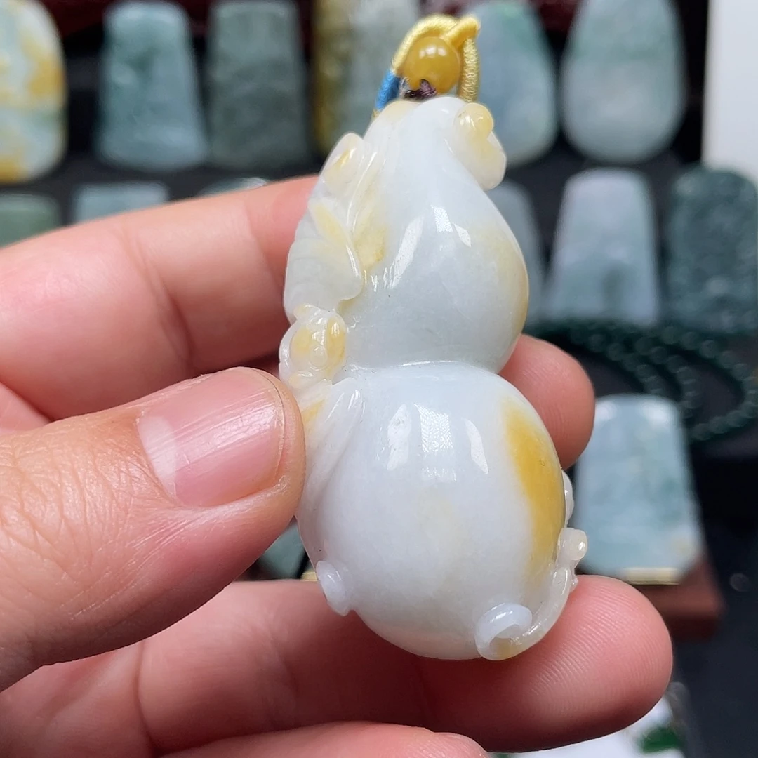 翡翠未镶嵌颈饰葫芦