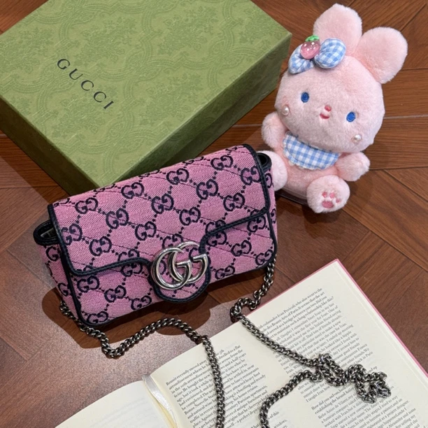 99新 GUCCI/古驰 马蒙 银标Logo老花绗缝链条 帆布 超迷你粉色