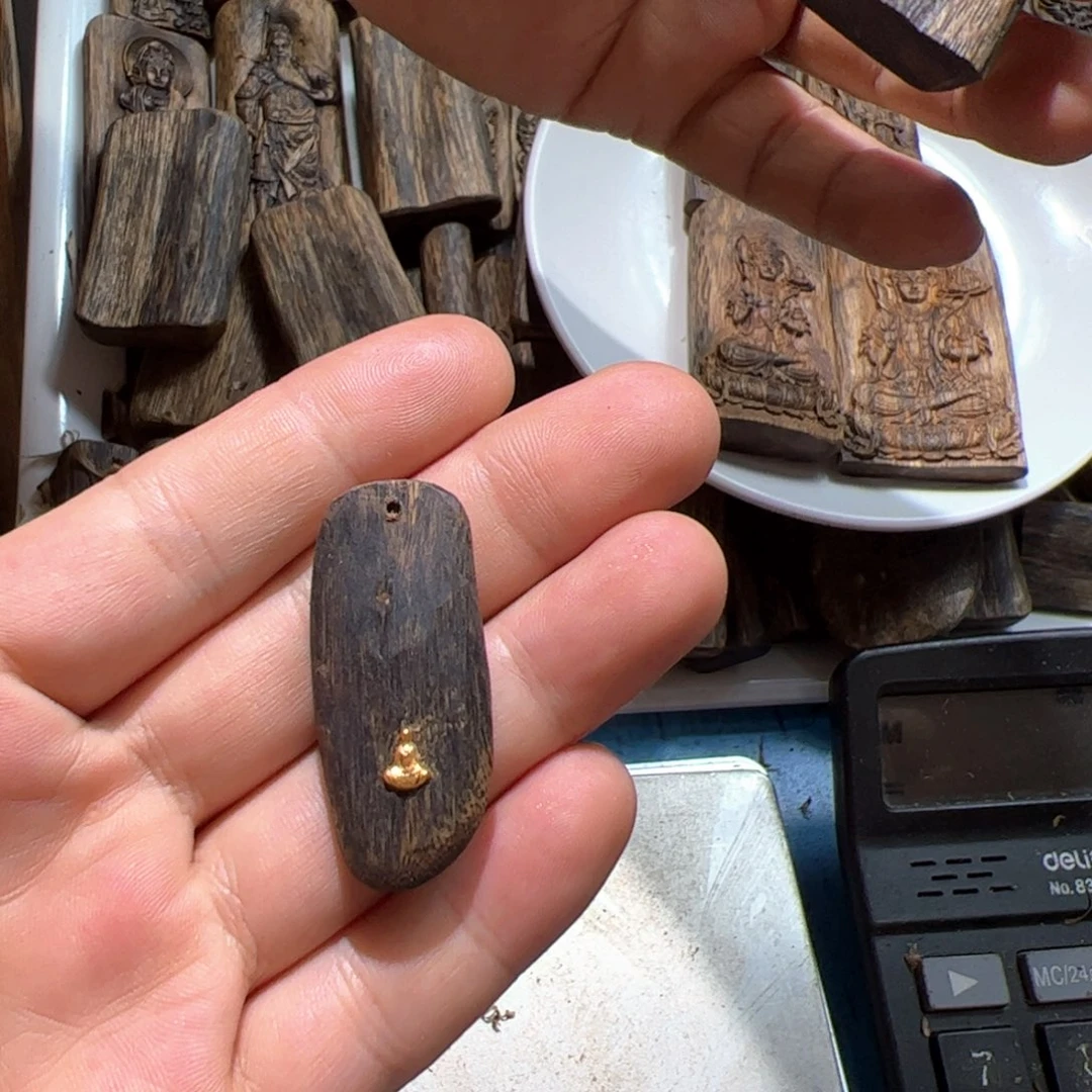 吊坠沉香绿棋素牌3.5克