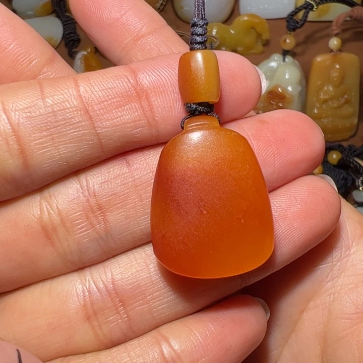 随***黍和田玉未镶嵌颈饰