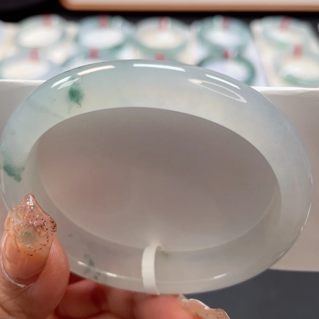 【闪购商品】翡翠手镯（贵妃镯）未镶嵌55白冰绿花荧光感15号