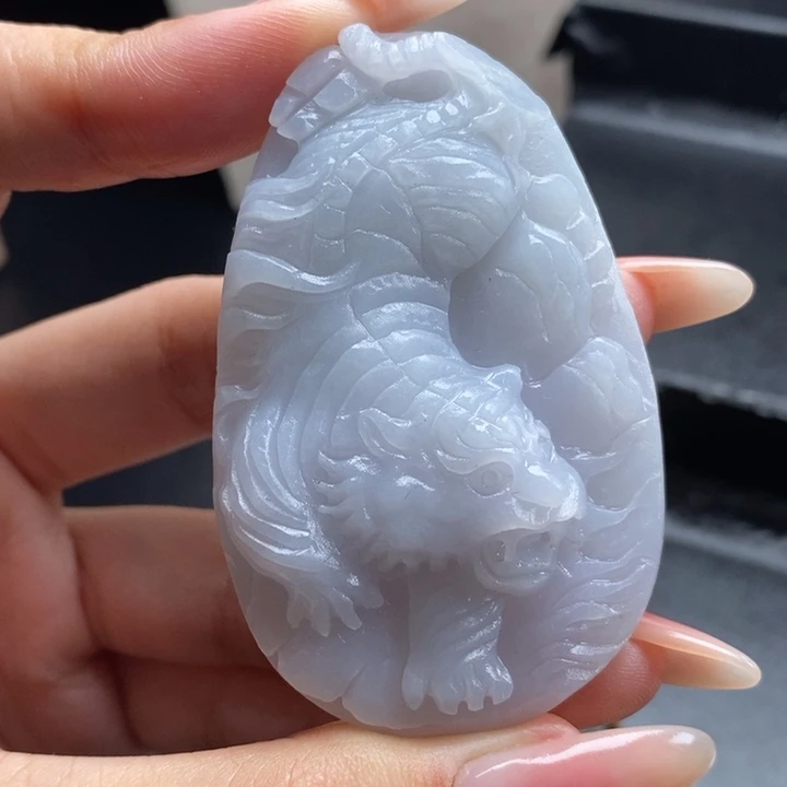 定制翡翠未镶嵌虎牌