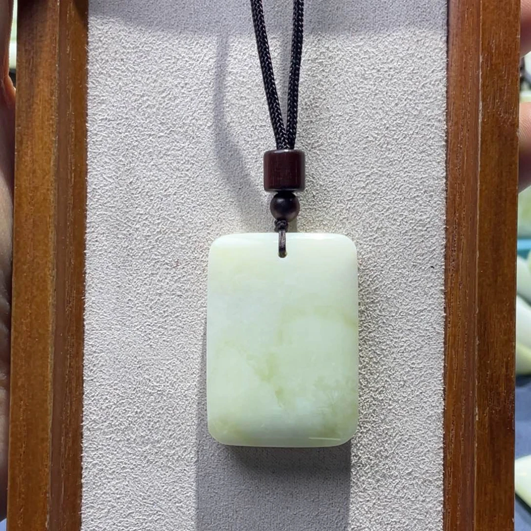 蓝田玉（蛇纹石化大理石玉）颈饰未镶嵌凡*、无事牌