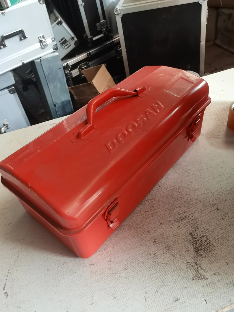 铁皮工具箱，总长410，宽度200，高度160，重3.9斤一个，一单