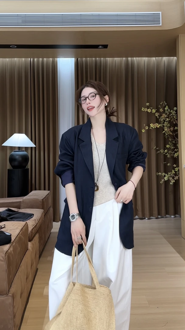 月月不吃鱼2025春款小众设计极简风轻薄款百搭西装外套 2503C1060