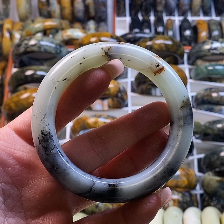 蛇纹石玉未镶嵌手镯