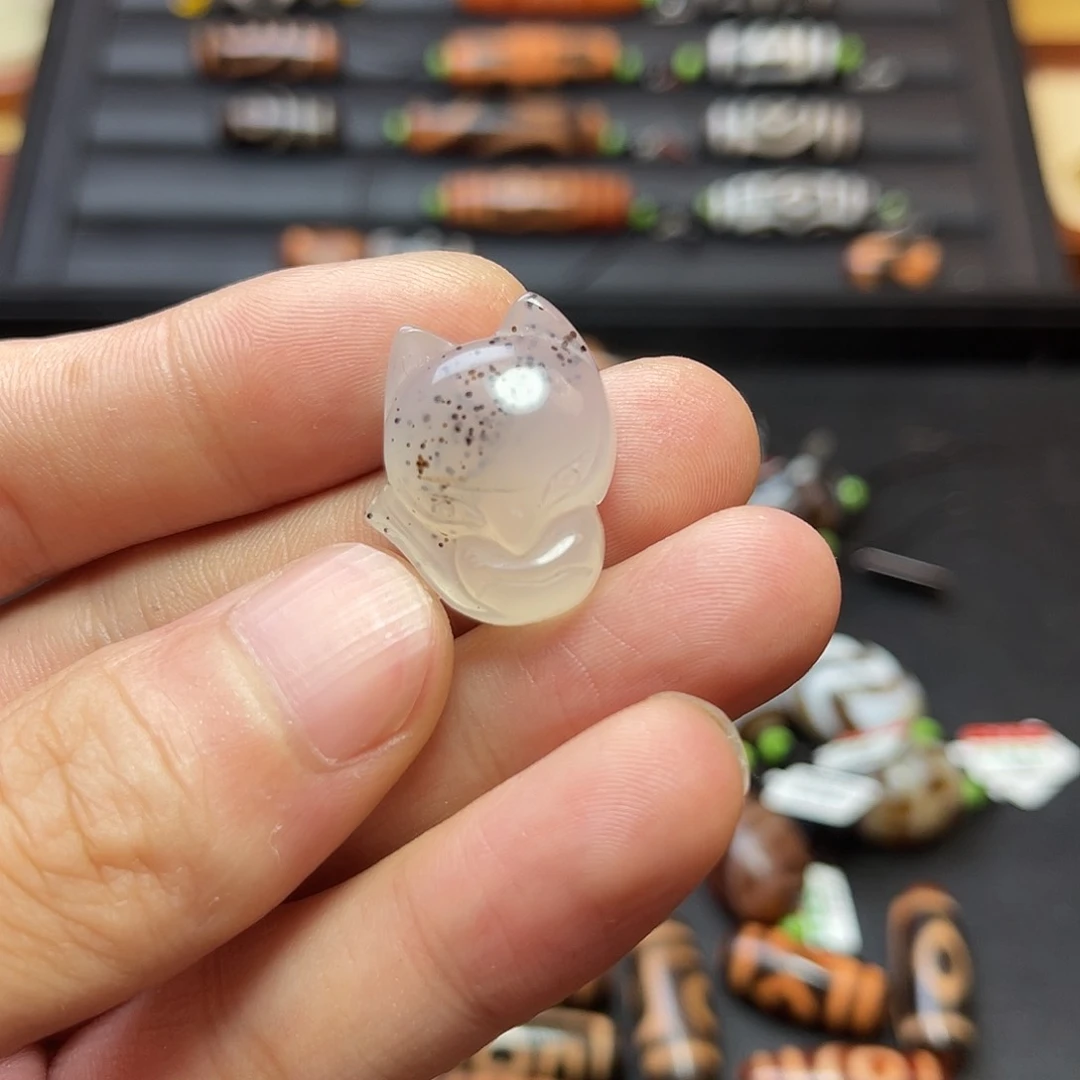 玛瑙/玉髓未镶嵌珠宝半成品金**光