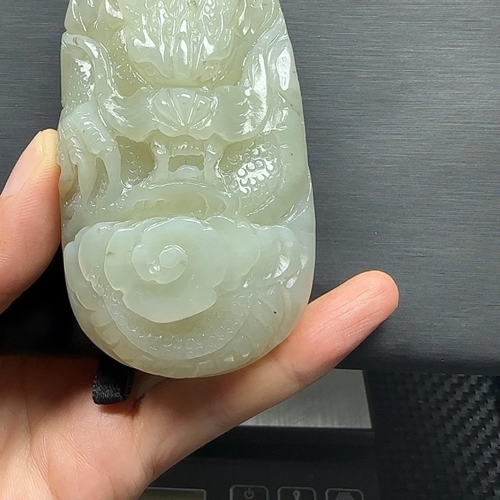 猪***？未镶嵌和田玉把件