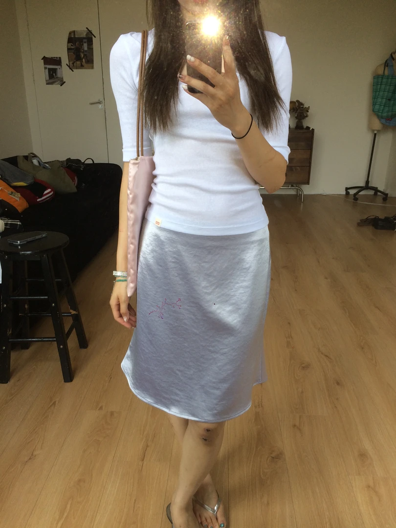 来自b0【缎面中裙】新款气质缎面夏季中腰时尚鱼尾半身裙【X5489】