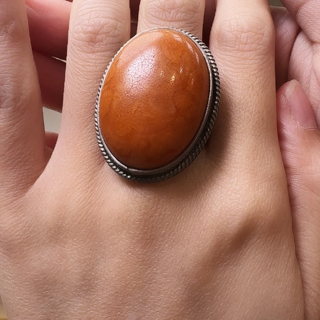 琥珀未镶嵌颈饰戒指