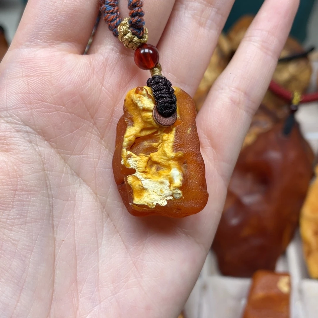 琥珀珠宝奇石未镶嵌