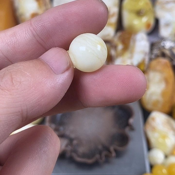 未镶嵌琥珀裸石我