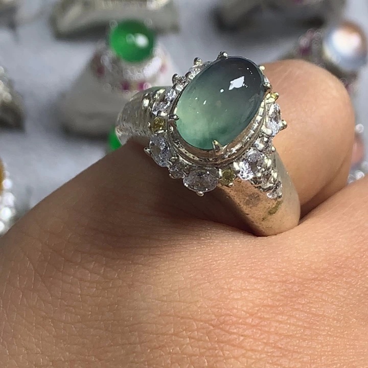 翡翠未镶嵌戒指铜托，卖裸石，需要二次镶嵌