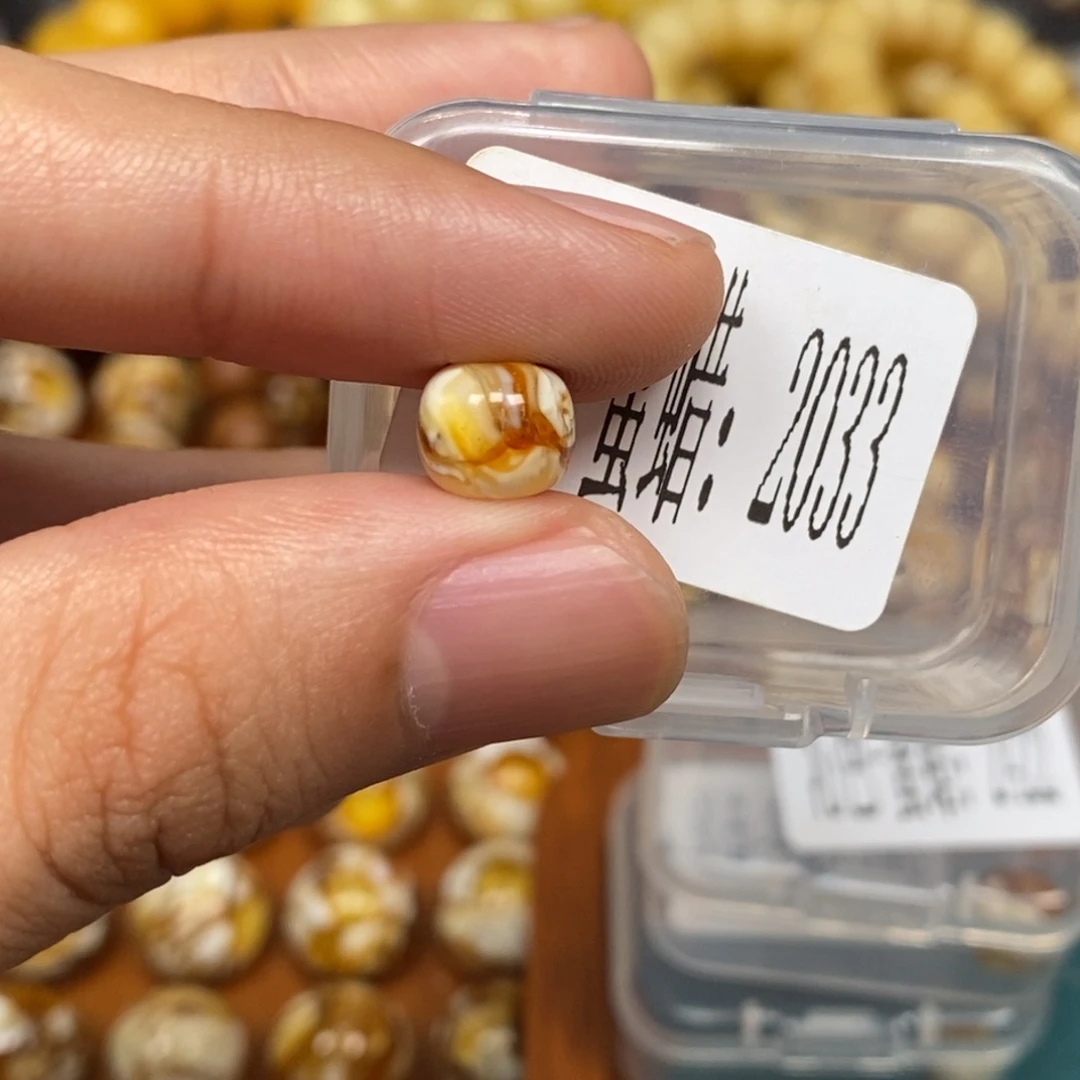 蜜蜡未镶嵌珠宝奇石2033