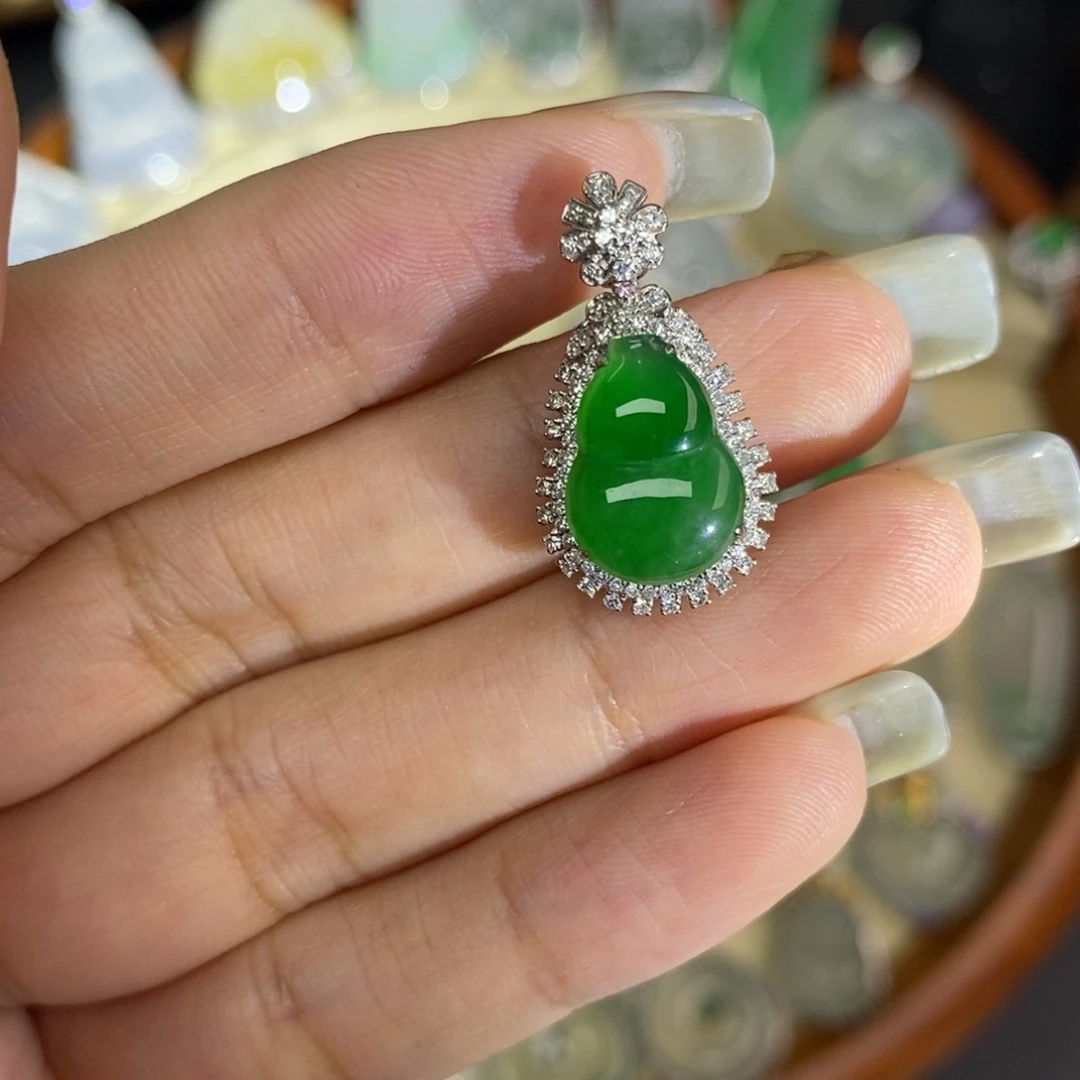 翡翠18K金镶嵌颈饰A货翡翠