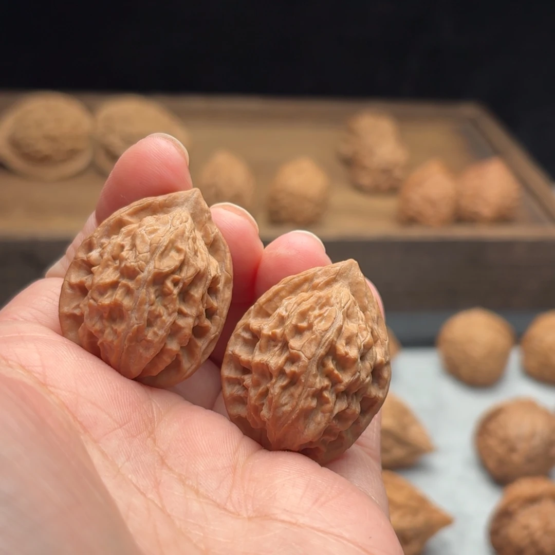 文玩核桃吊坠88号野生鸡心