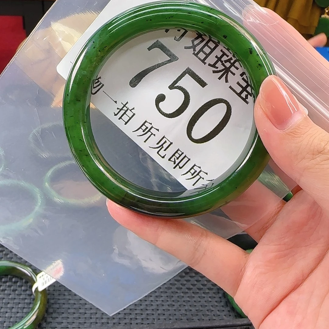颈饰未镶嵌和田玉手镯59 750