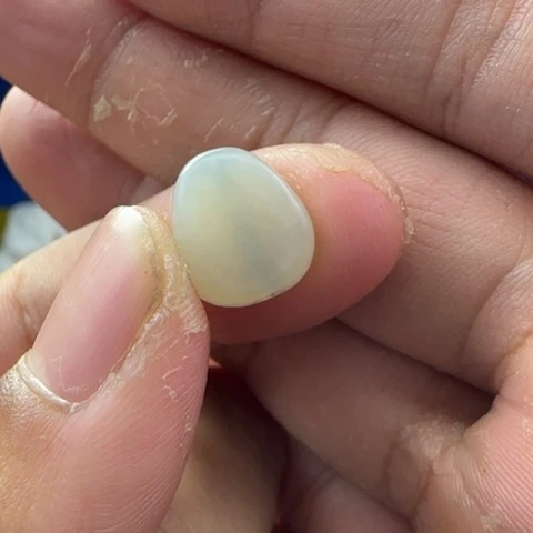 和田玉颈饰未镶嵌直通孔