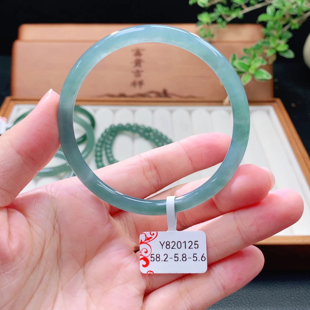 未镶嵌手镯（圆镯）翡翠