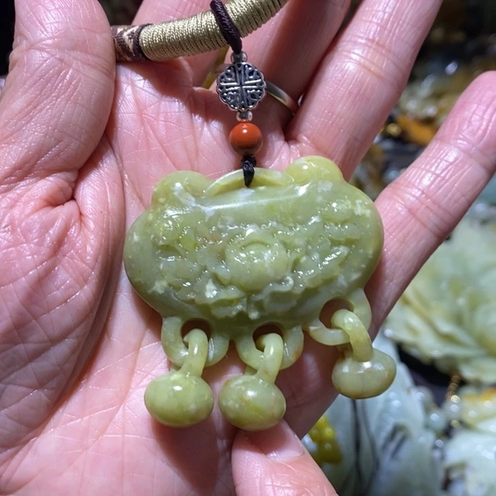 蛇纹石玉岫玉吊坠未镶嵌