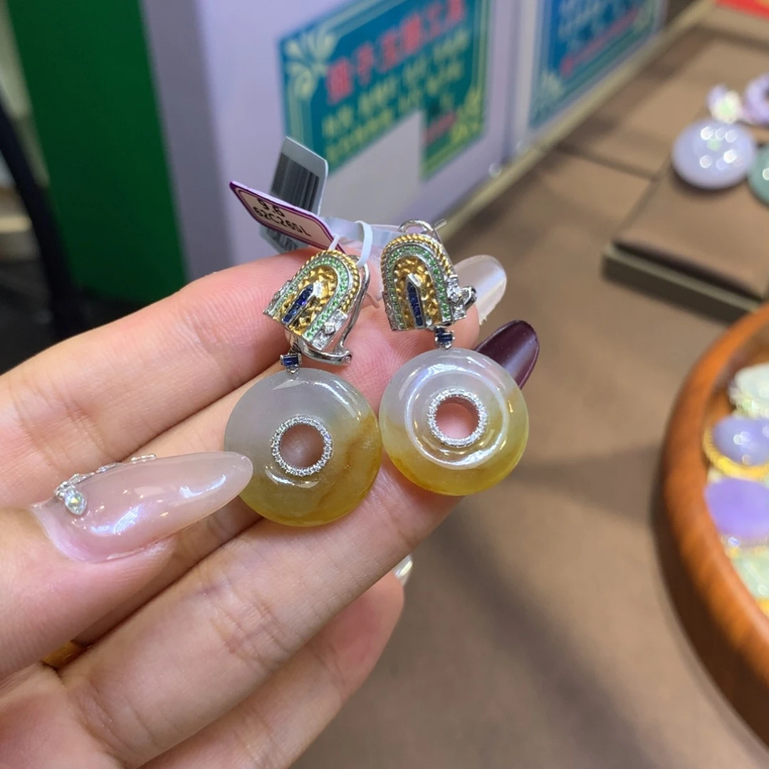 颈饰18K金镶嵌翡翠