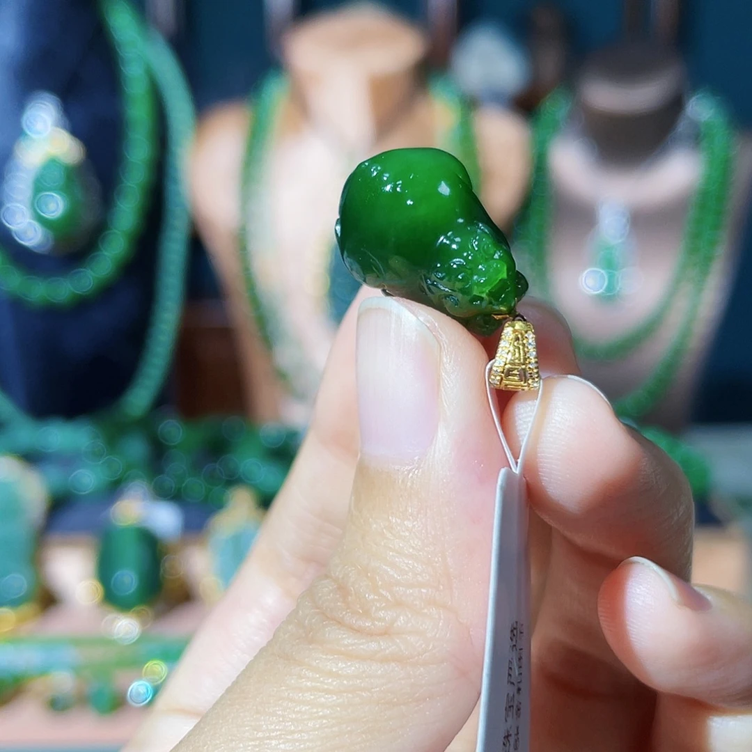 和田玉（碧玉）18K金镶嵌颈饰