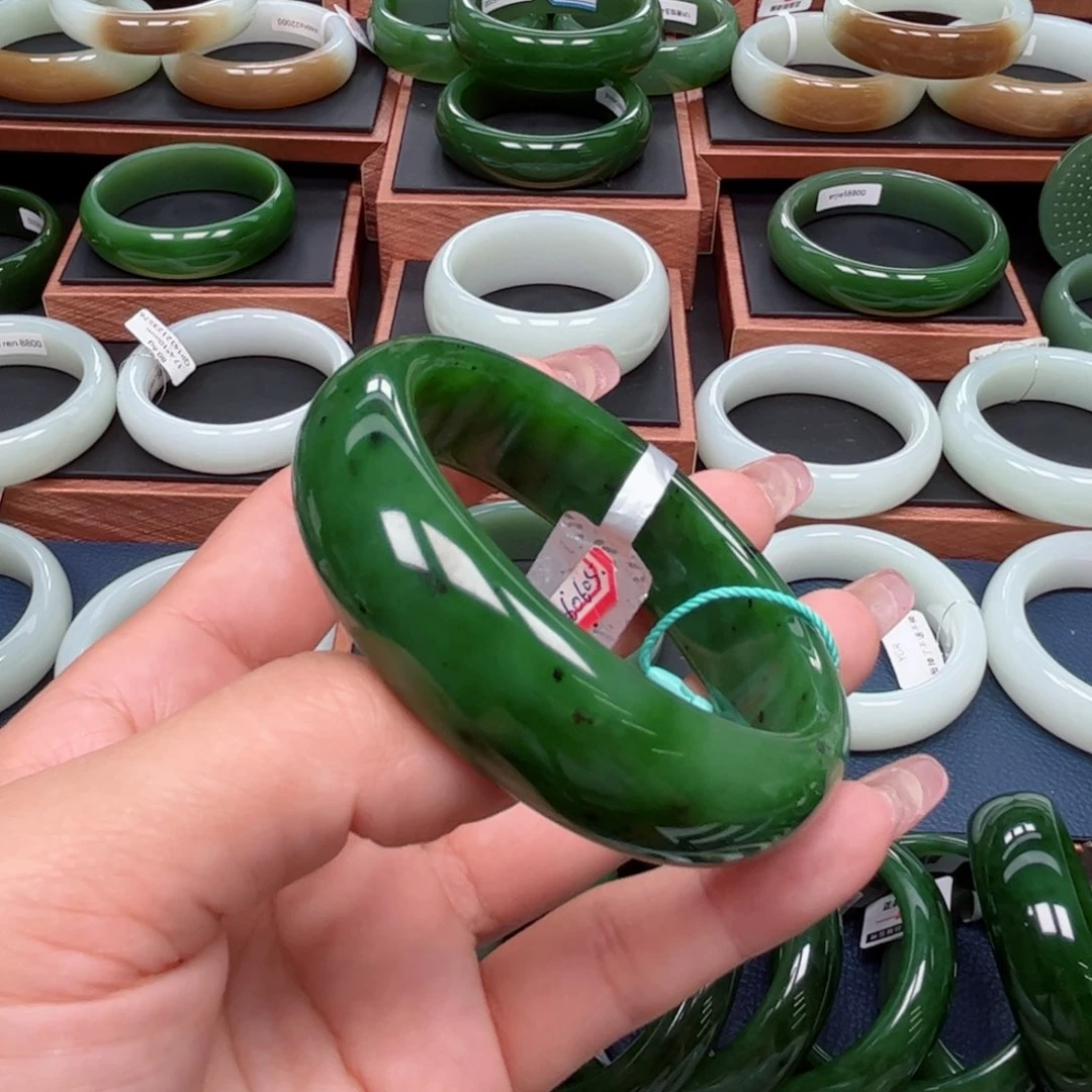 未镶嵌手镯和田玉（碧玉）