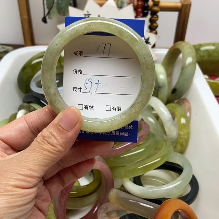 蛇纹石玉未镶嵌手镯