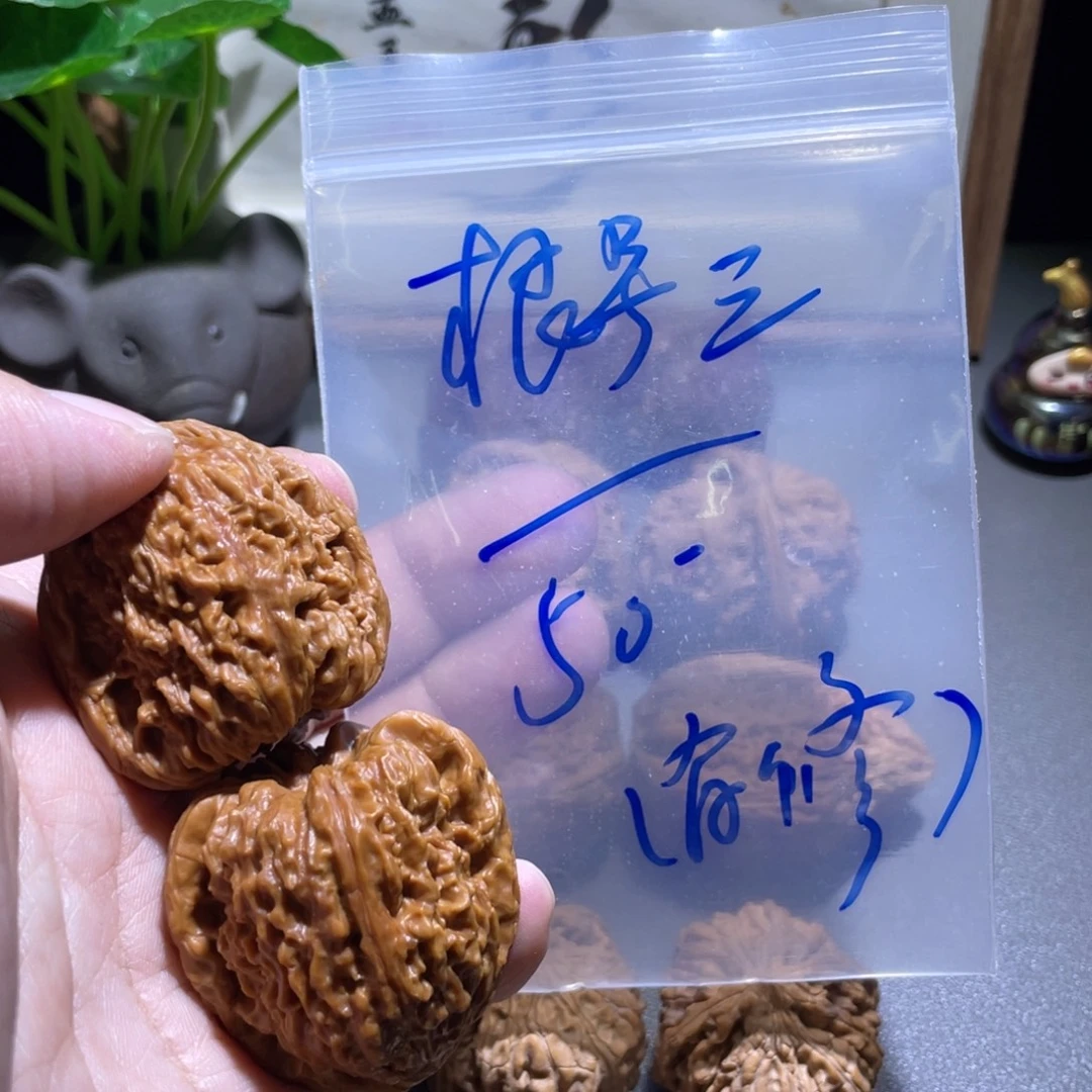 根***三吊坠文玩核桃凹底南疆（有修）