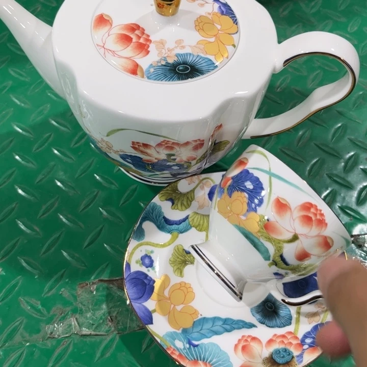 在***？瓷片荷塘咖啡杯一套哇塞
