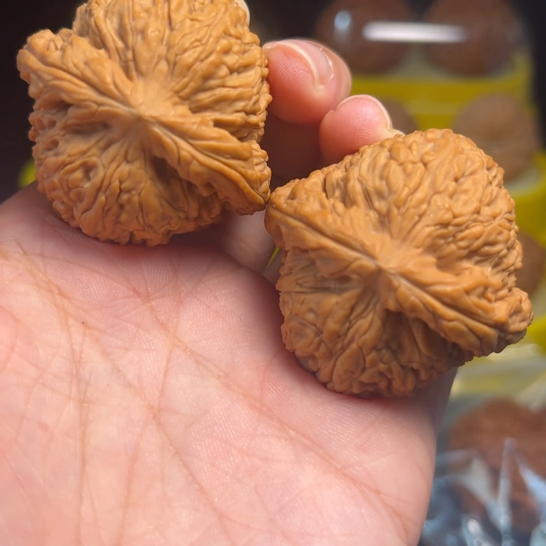 若***见文玩核桃吊坠南疆