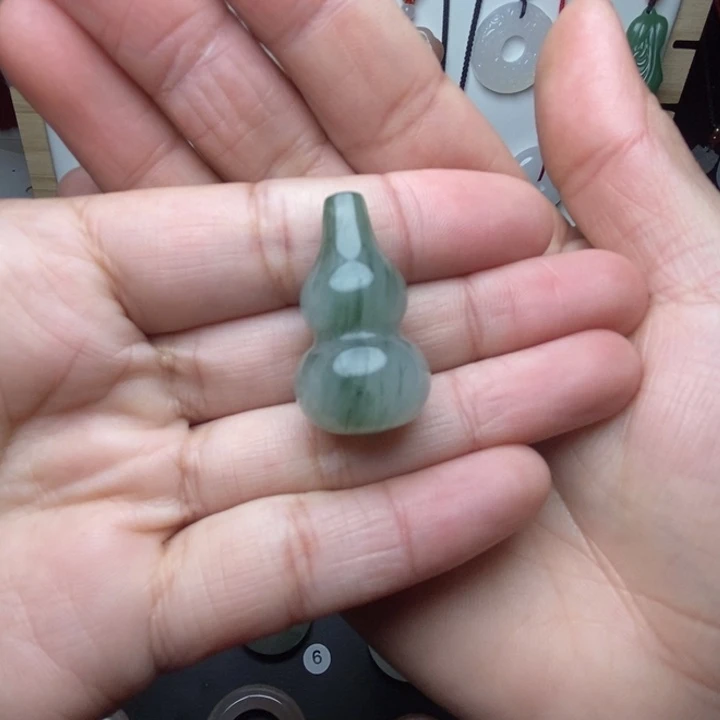 石英质玉颈饰未镶嵌;****