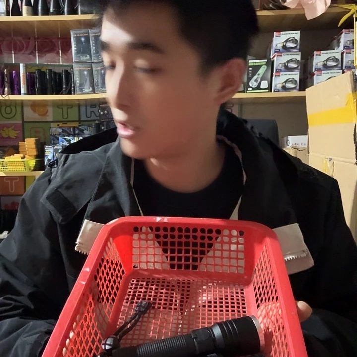 红色框手电一框微瑕
