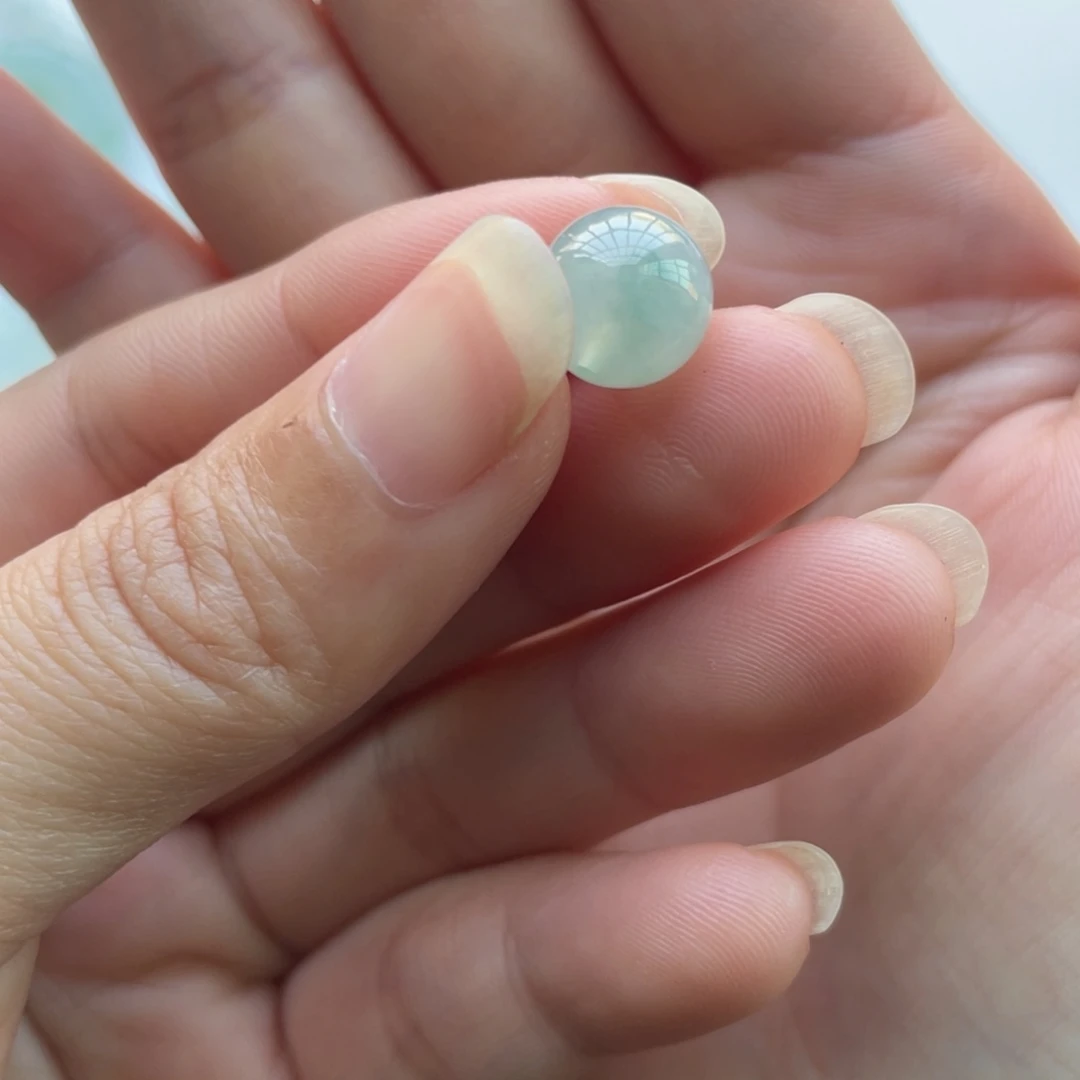 翡翠未镶嵌颈饰单珠