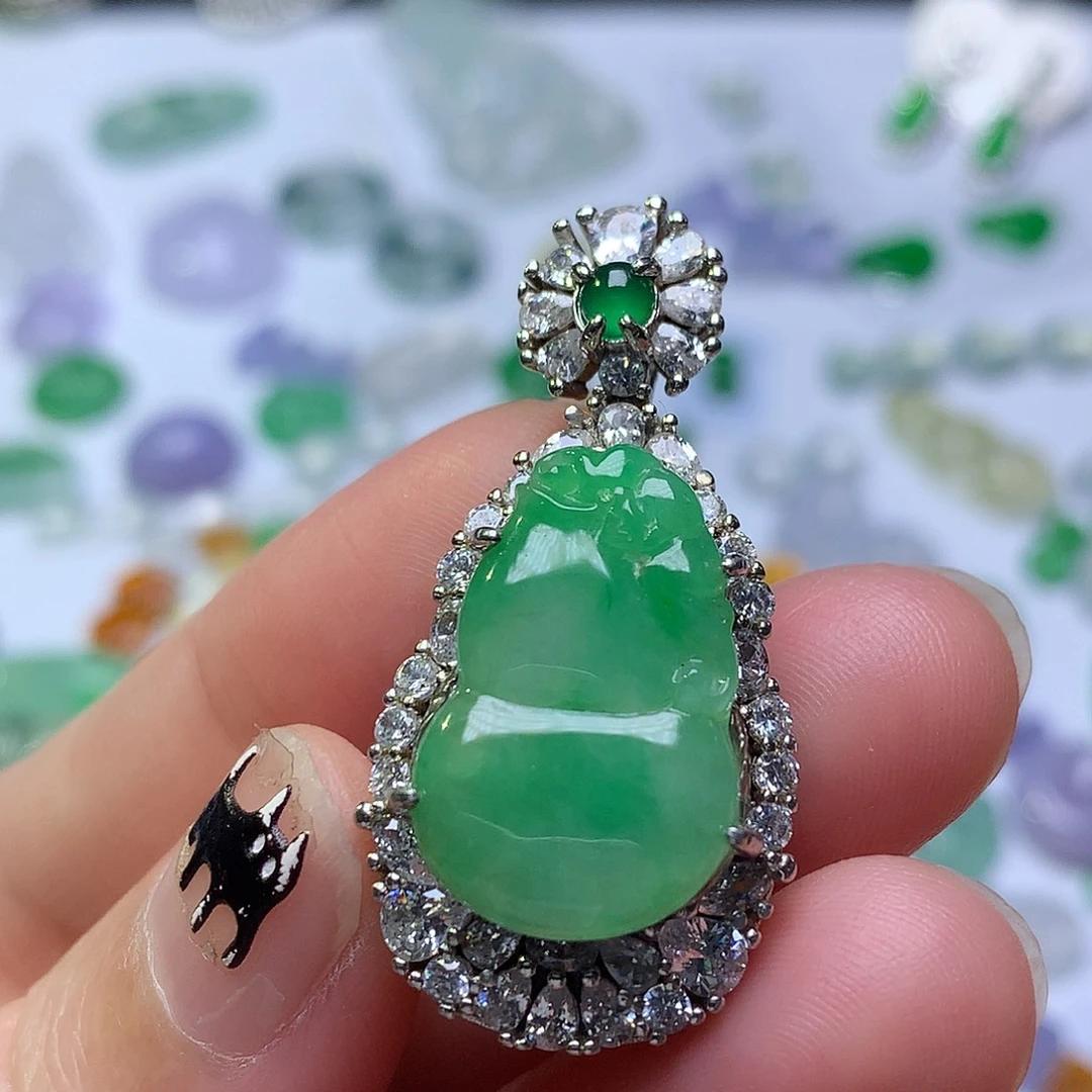 翡翠未镶嵌颈饰葫芦瓜