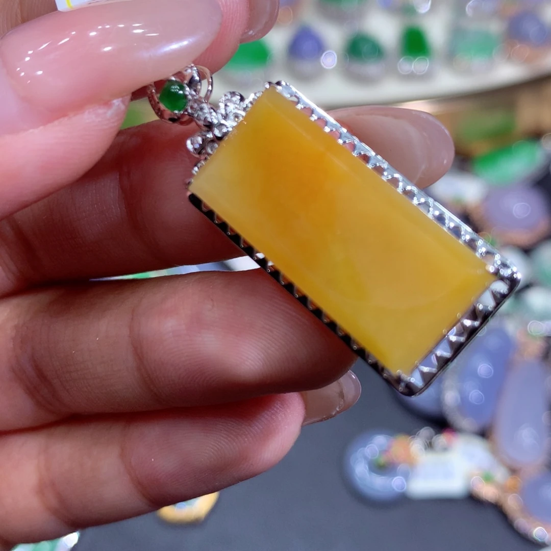 翡翠吊坠(赠链)18K金镶嵌