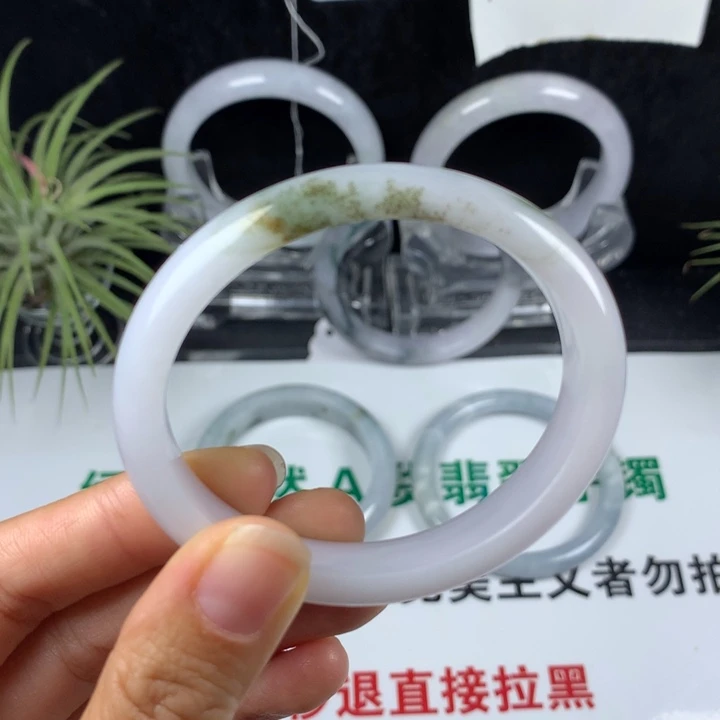 翡翠未镶嵌手镯75号。  54.8圈贵妃正圈52+