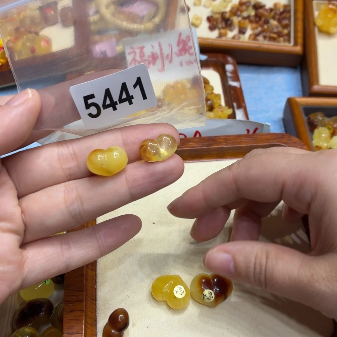 琥珀未镶嵌珠宝奇石