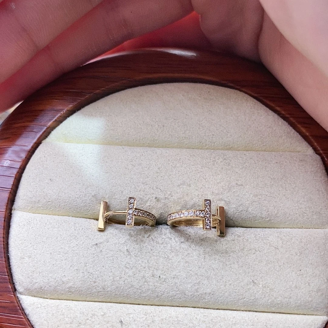 钻石耳饰18K金镶嵌双t半钻耳扣k黄