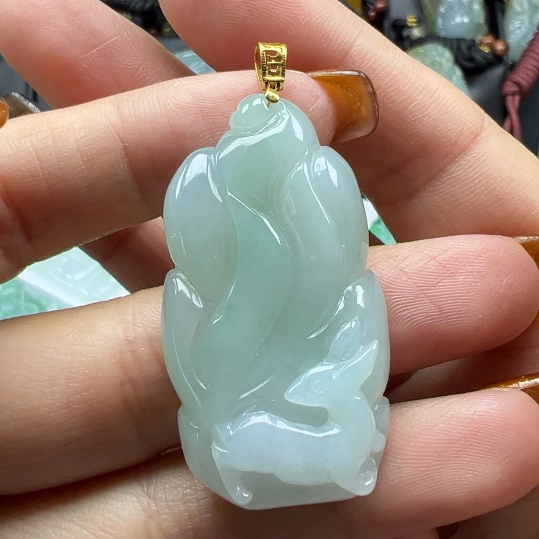 翡翠18K金镶嵌颈饰九尾