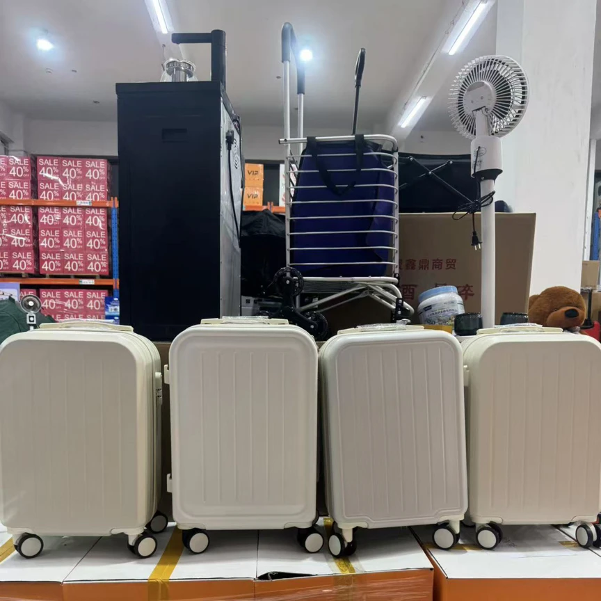 行李箱颜色款式随机CZ
