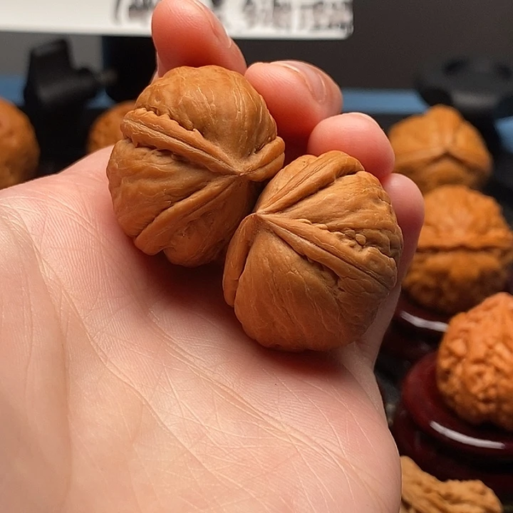 文玩核桃吊坠半壁。