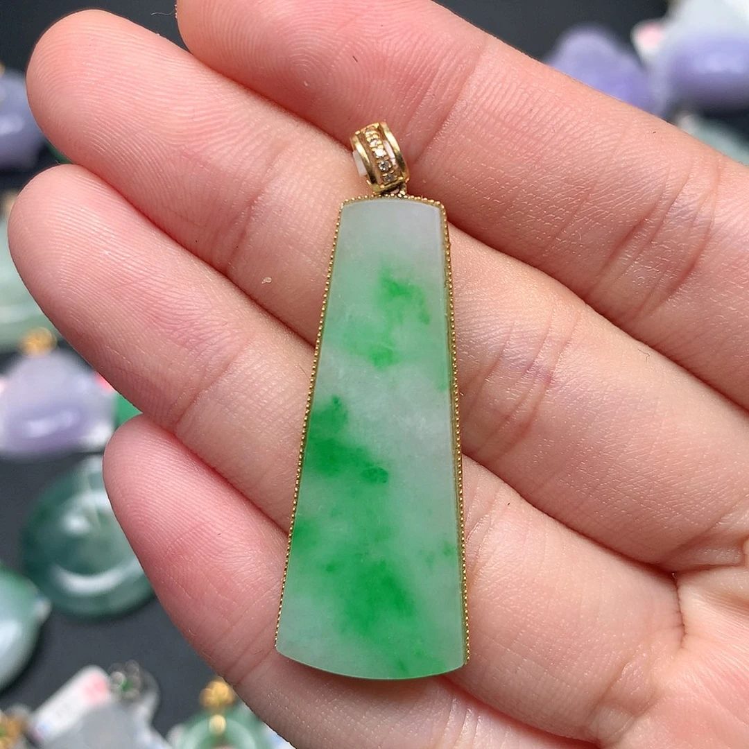 颈饰18K金镶嵌翡翠翡翠吊坠