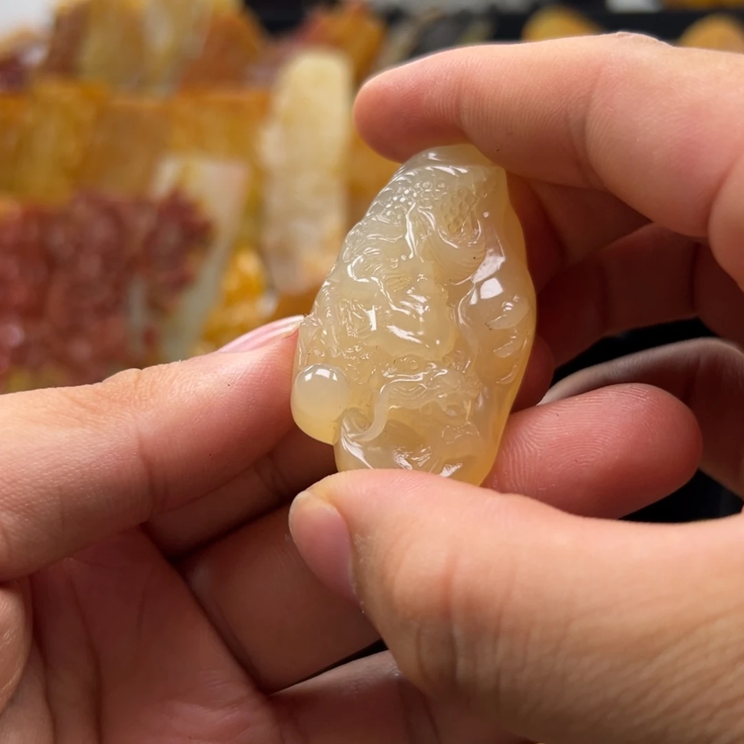 未镶嵌石英质玉（黄龙玉）黄龙玉