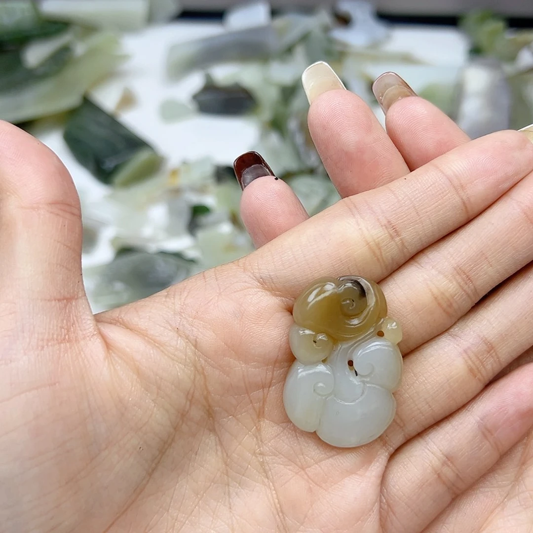 颈饰未镶嵌和田玉