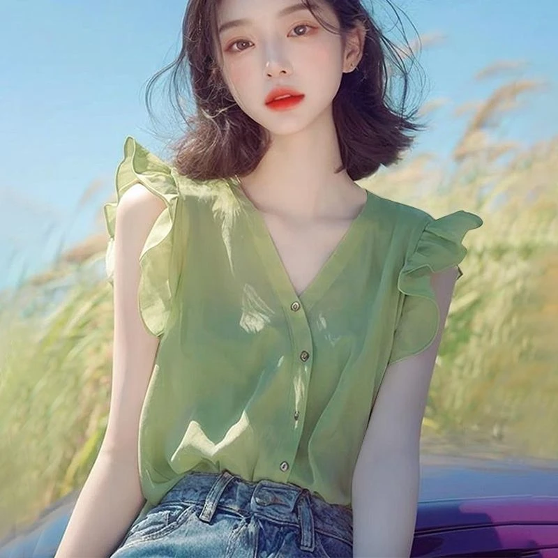 今年流行独特漂亮法式减龄好看的温柔绿色小飞袖V领雪纺衬衫女夏